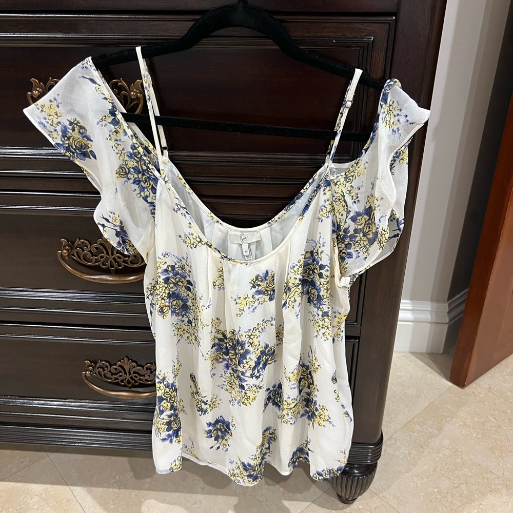 Beautiful Joie blouse in excellent condition..